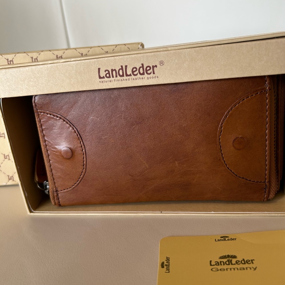 Tan Leather LandLeder Wallet Sleek Design High-Quality